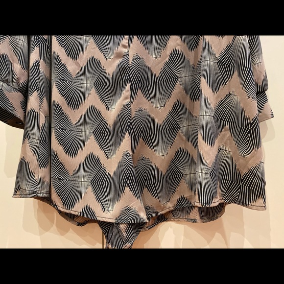 Lush long-sleeve; tan, black, white jumper, v-neck - Picture 5 of 8